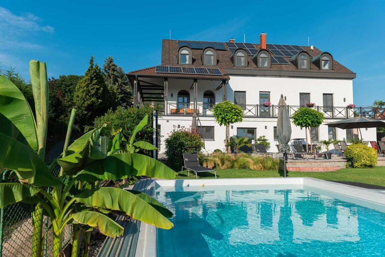 Katzer Villa Бадаксонітьордемік Екстер'єр фото